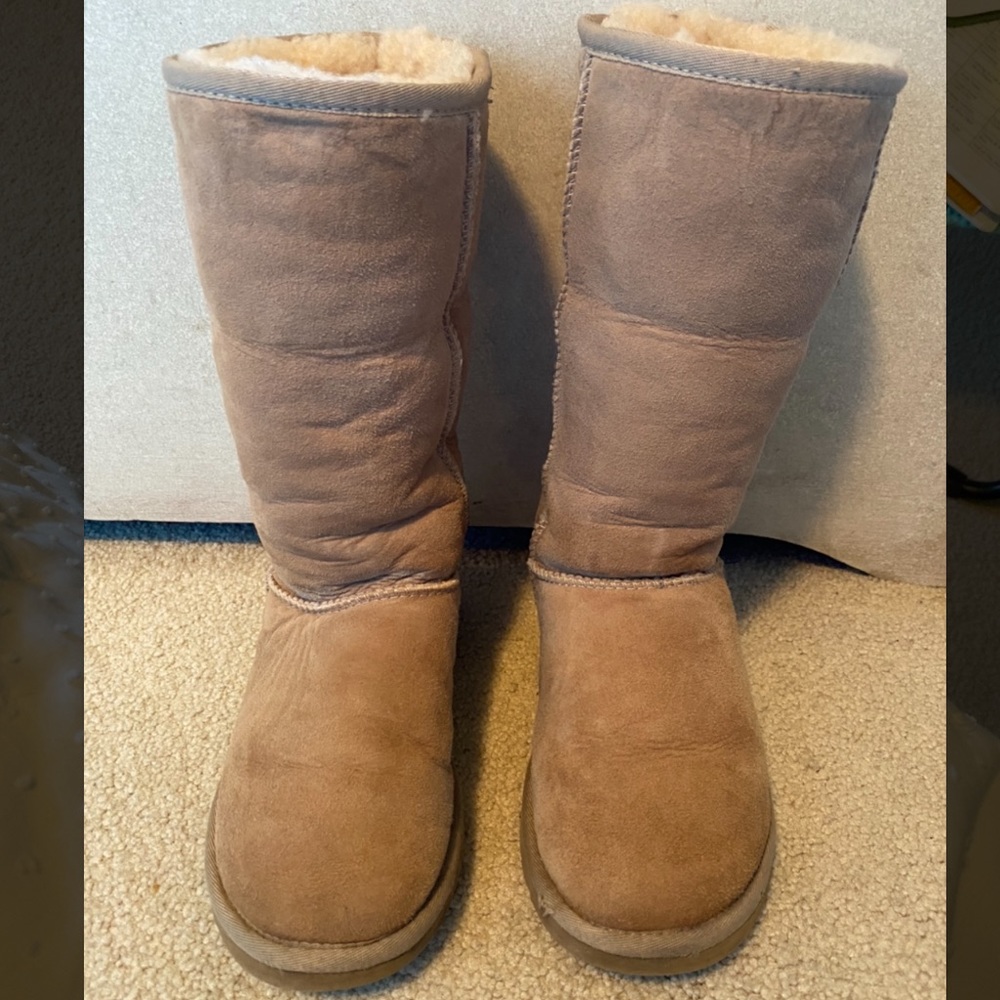 Classic Tall UGG Boots in Cream/Sand